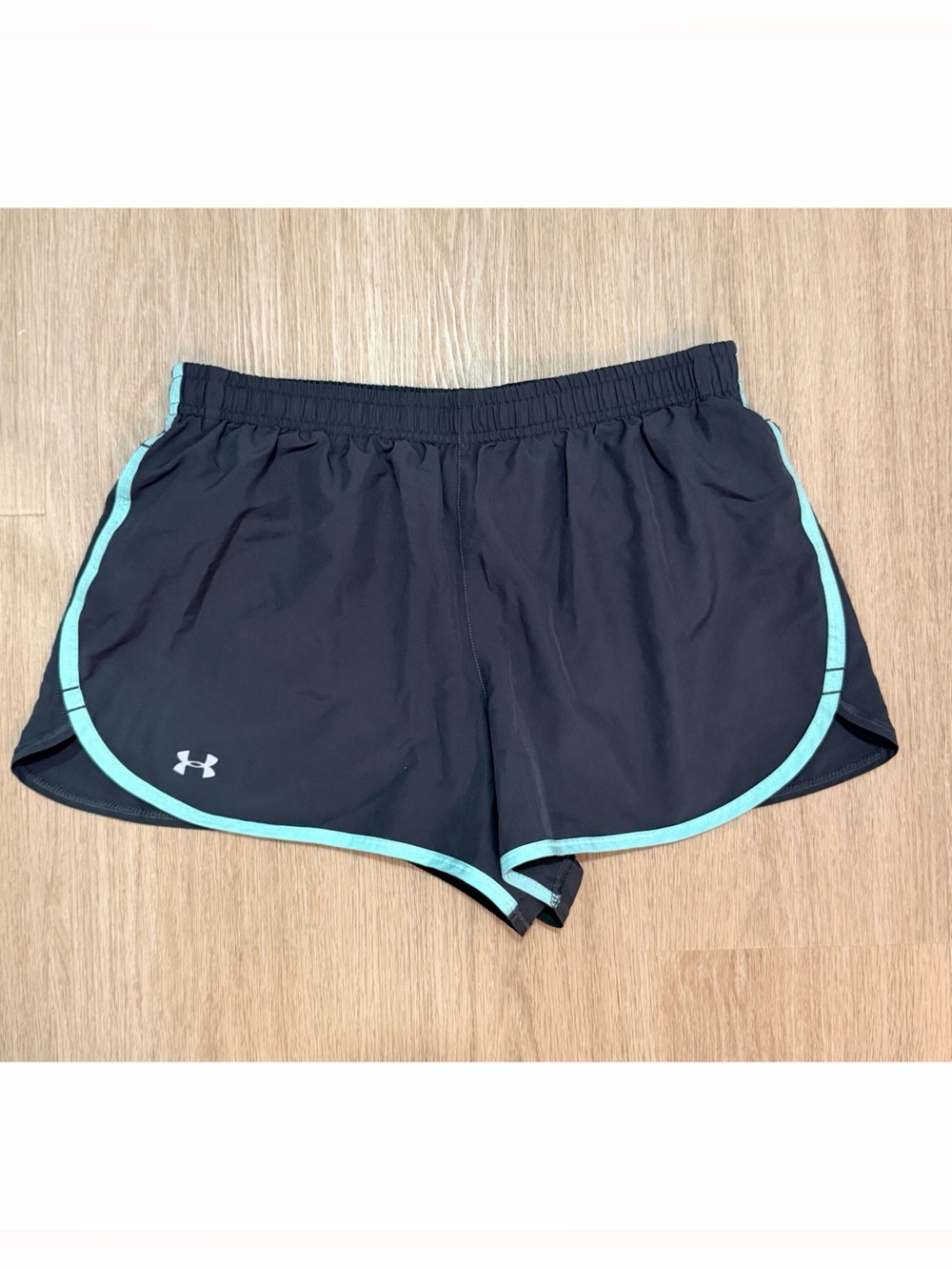 💫 3 for $15! 💫 Under Armour Gray / Turquoise Running Shorts in Size M